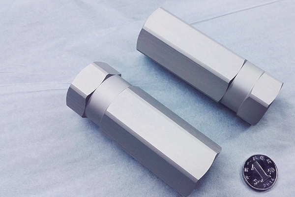 铝材精密加工中的机器人应用前景(铝型材加工机器)